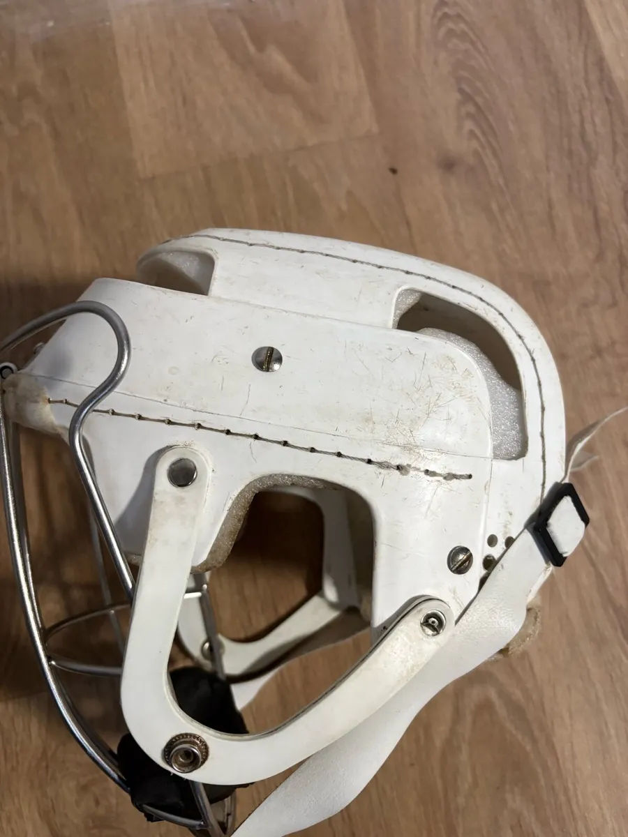 Hurling helmet - Image 2