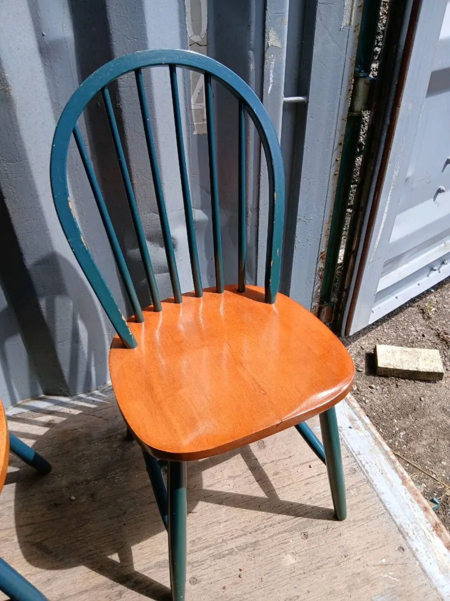 Table & chairs - Image 2