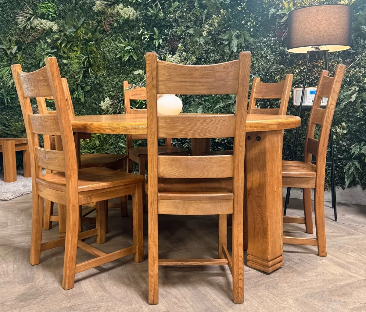 Oak kitchen table & 6 chairs - Image 2