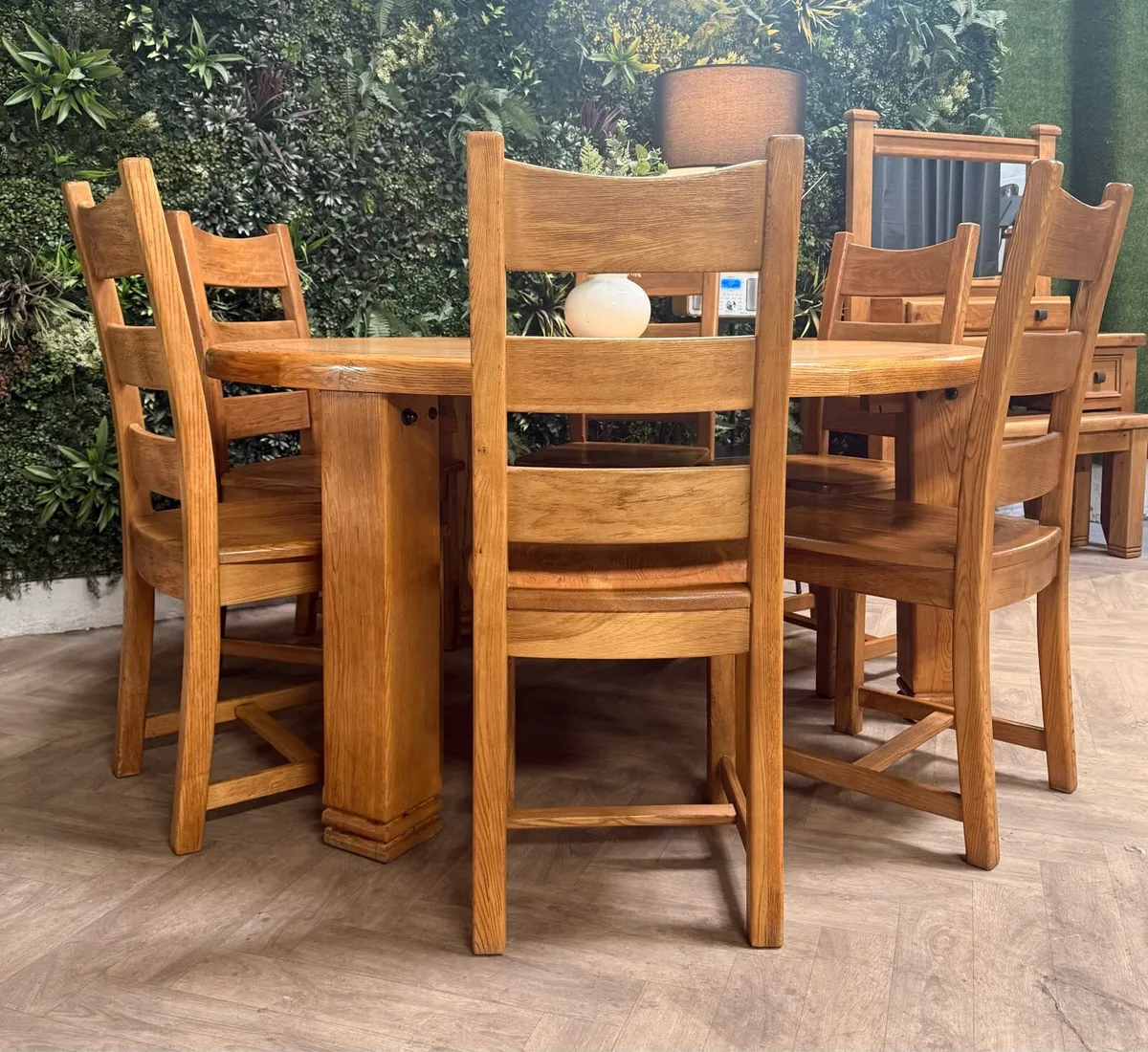 Oak kitchen table & 6 chairs - Image 1