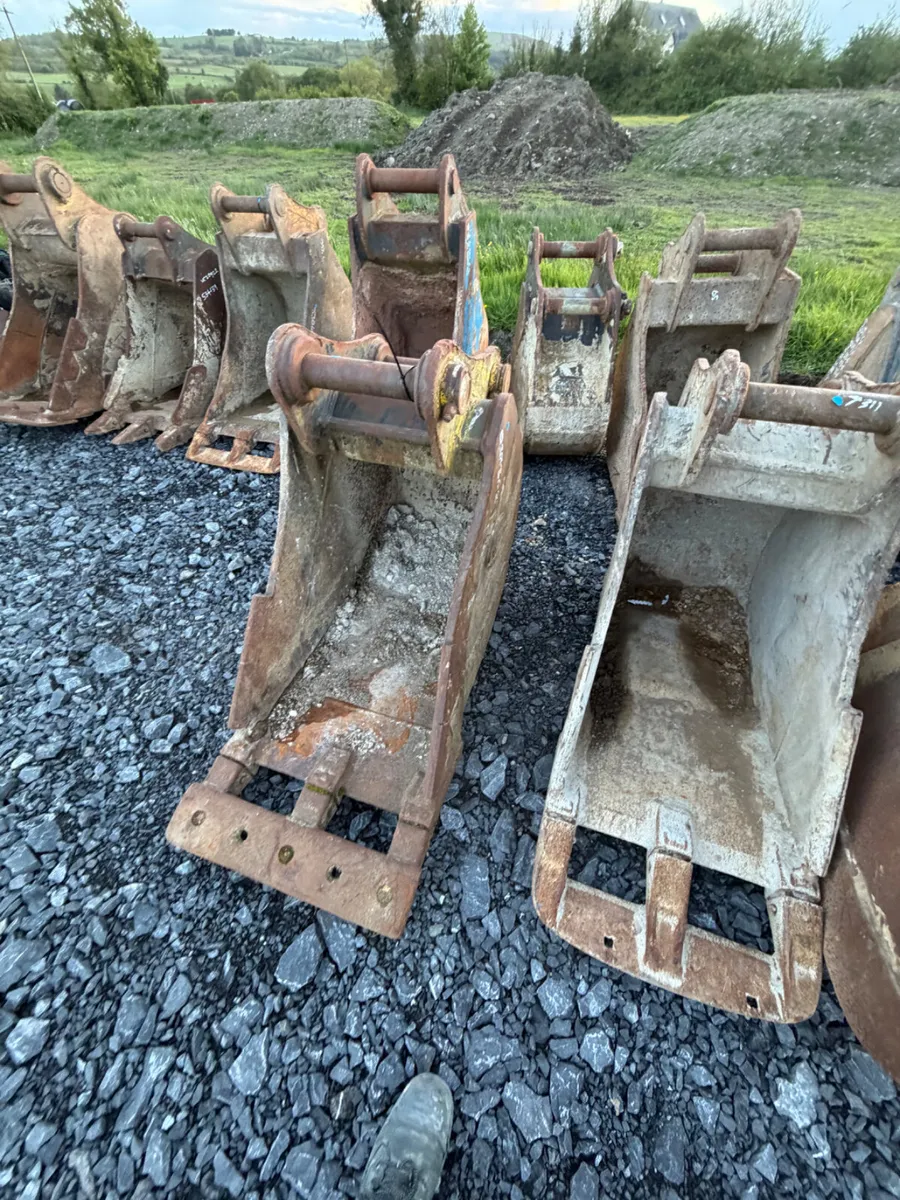 Selection of buckets 16,18,24,36,84inch 65& 80mm - Image 3