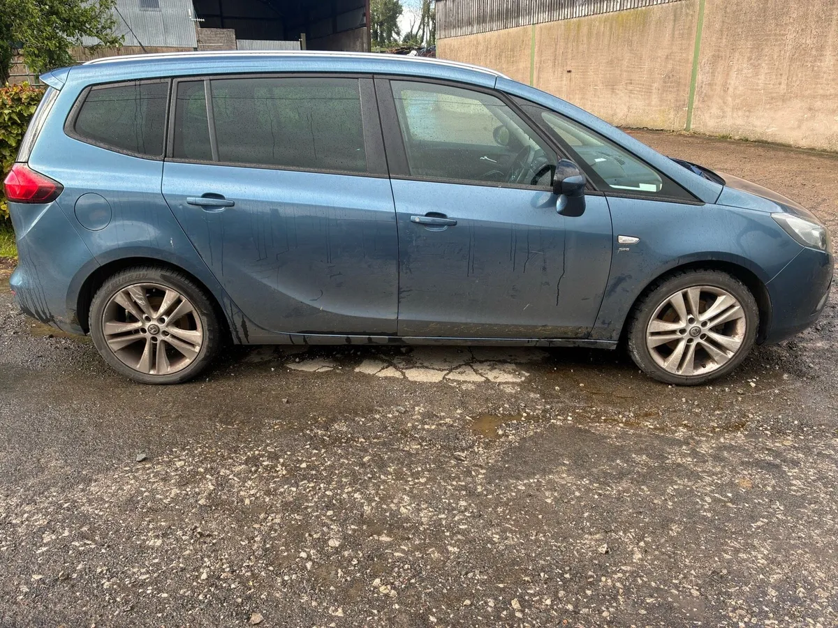 2015 Vauxhall zafira Parts/Breaking - Image 2