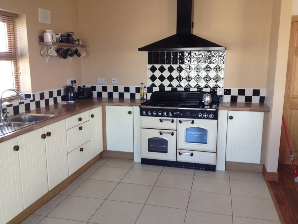Mayo  Holiday Home - Image 2