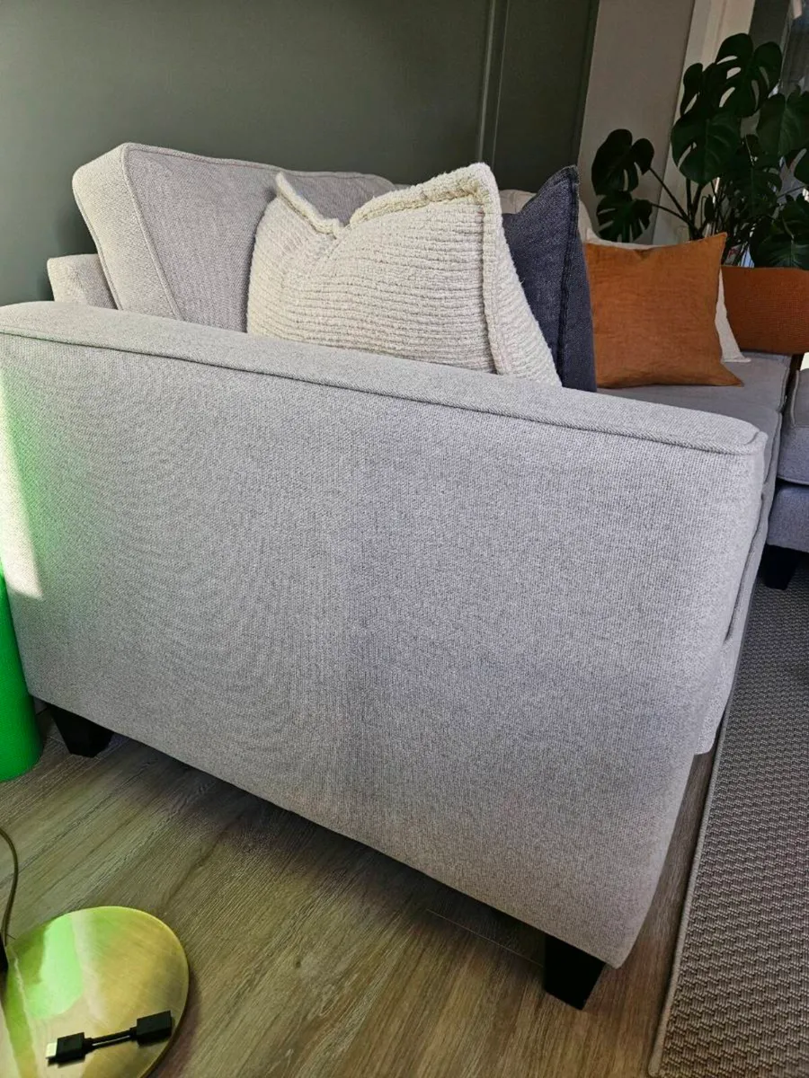 Sofa & Pouf - Image 4