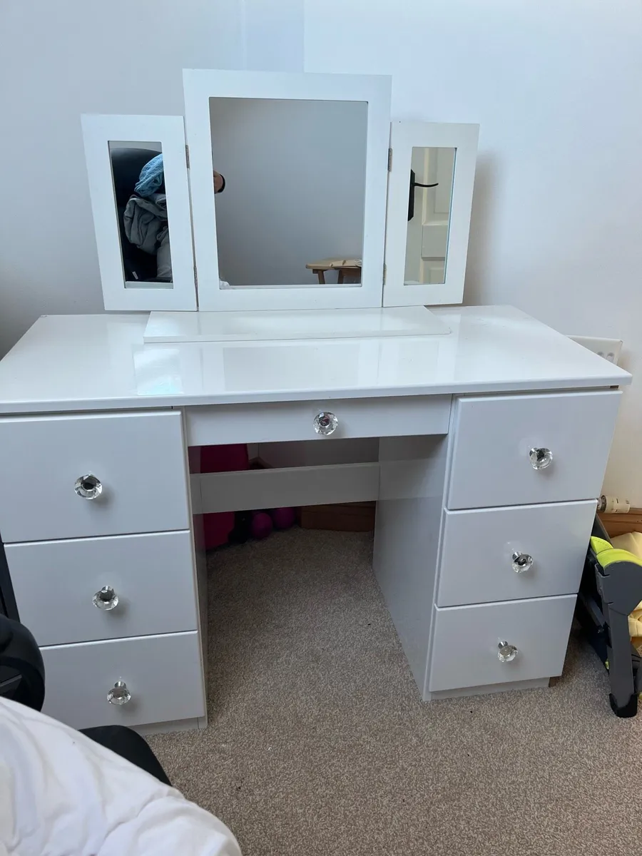 Vanity desk - Image 2