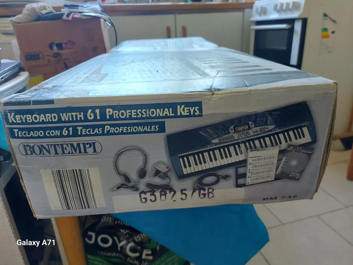 New in Box Bontempi System 5 Plus Music Keyboard - Image 2