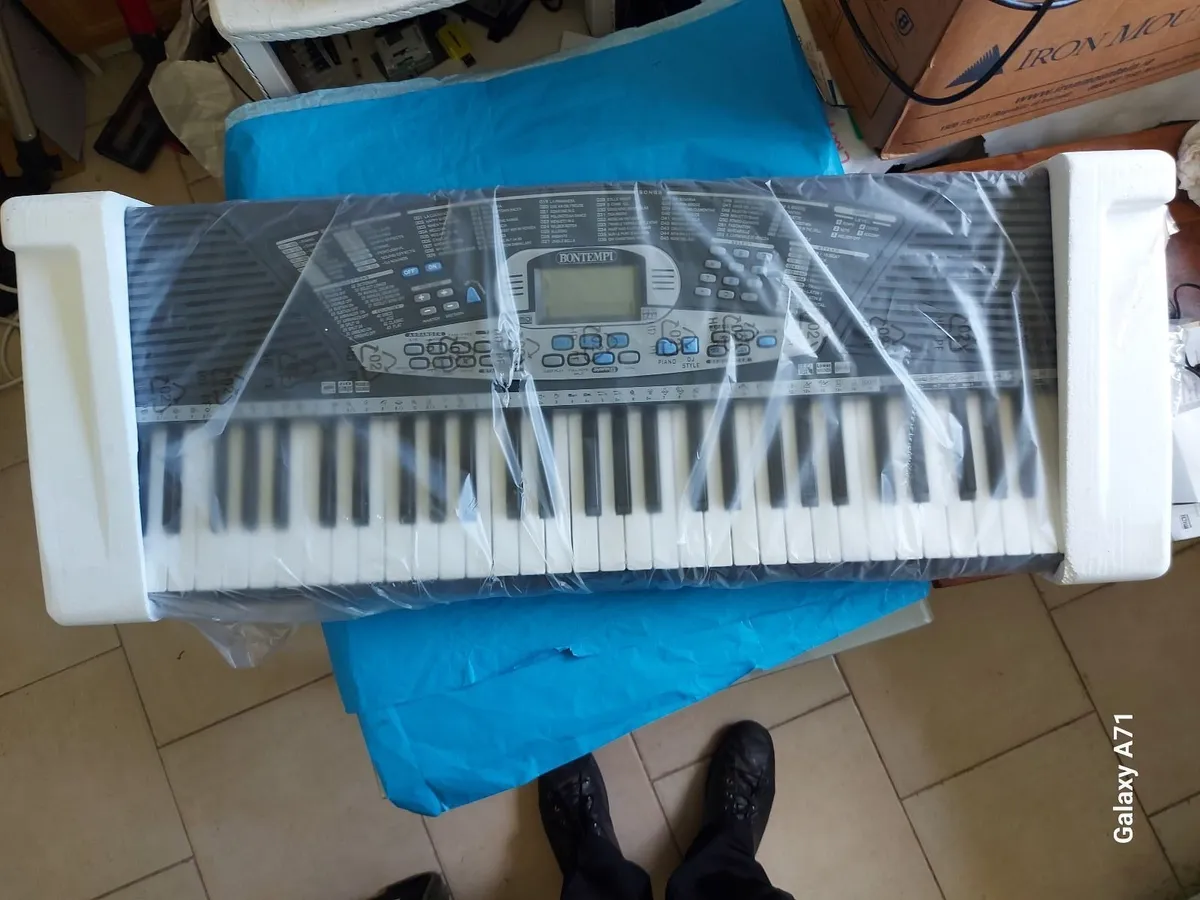 New in Box Bontempi System 5 Plus Music Keyboard - Image 3