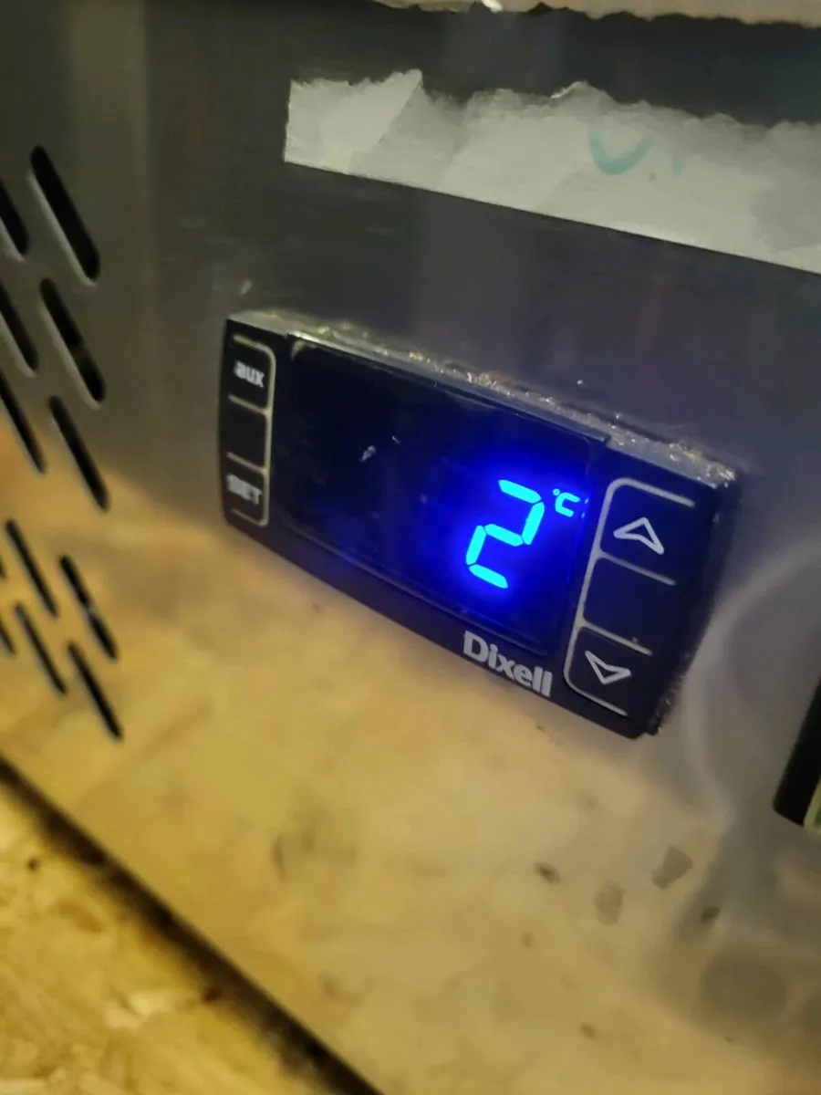 Fridge Counter Top Display Fridge UNIFROST - Image 4