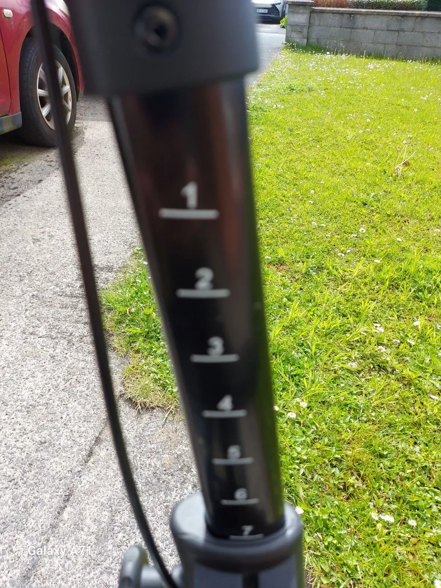 Rollator With Seat in excellent condition - Image 3