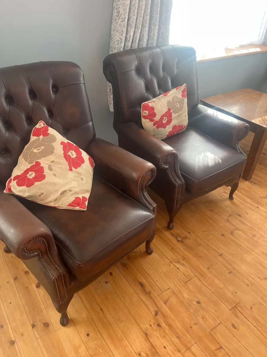 Arm chair and coffee table - Image 1