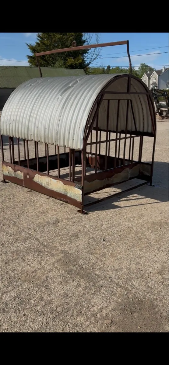 Round bale roofed feeder - Image 4