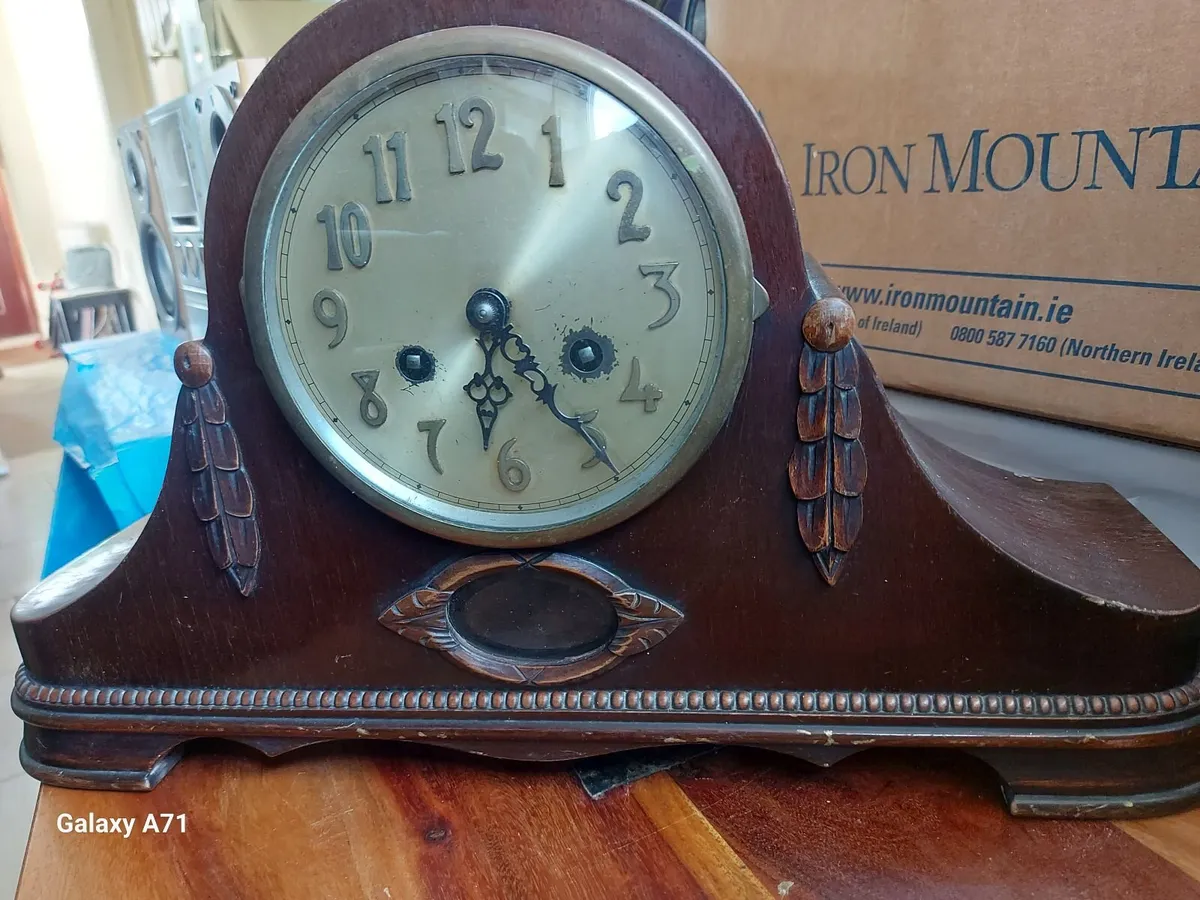 Antique Mantlepiece Clock - Image 1