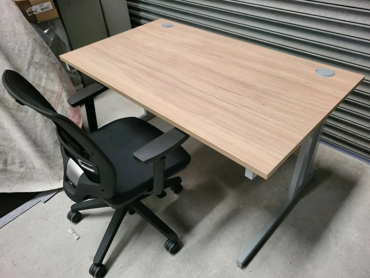 Brand New Office Desks. 1400mm x 800mm - Image 1