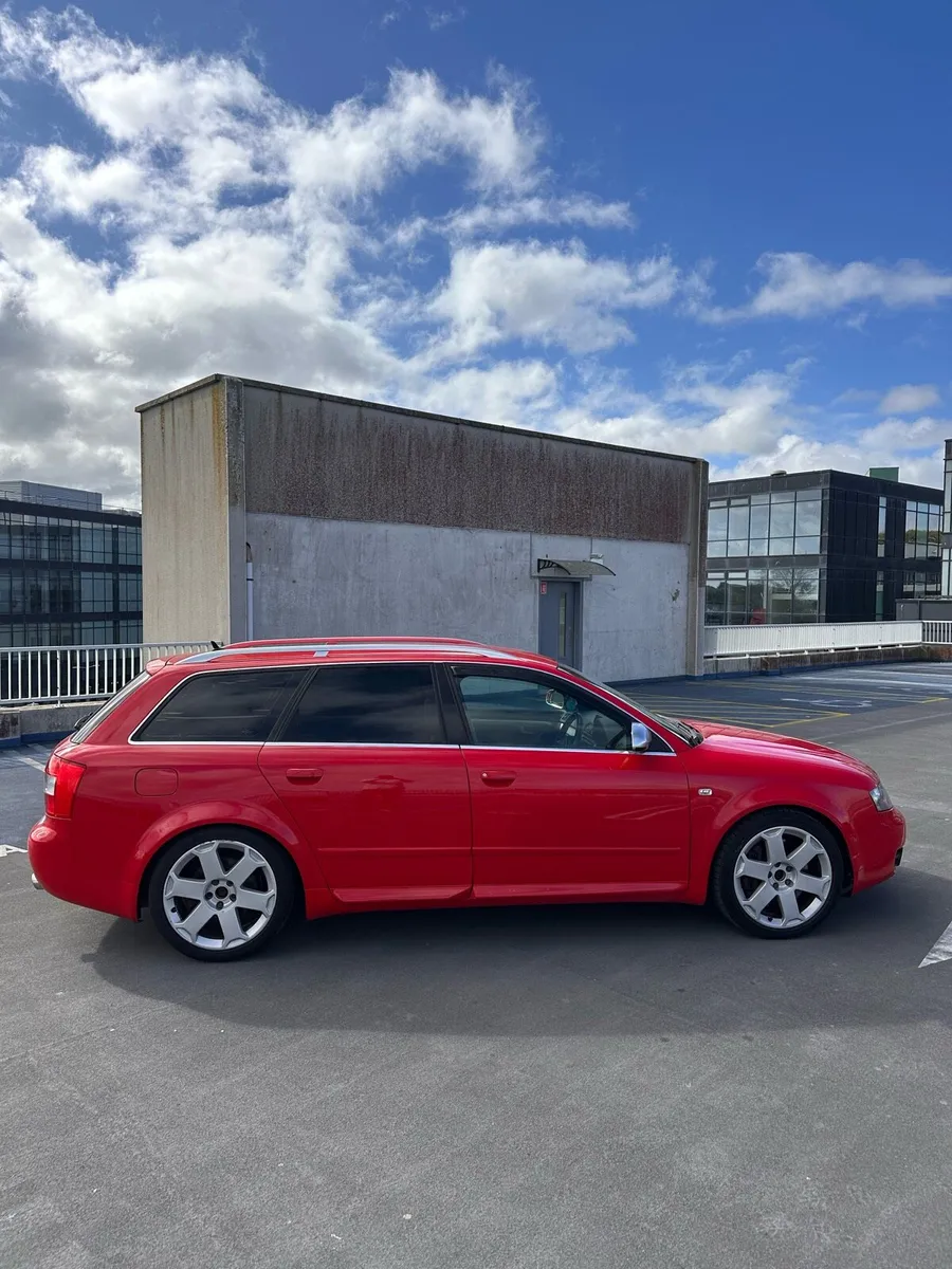 Audi S4 4.2 v8 Quattro manual - Image 3
