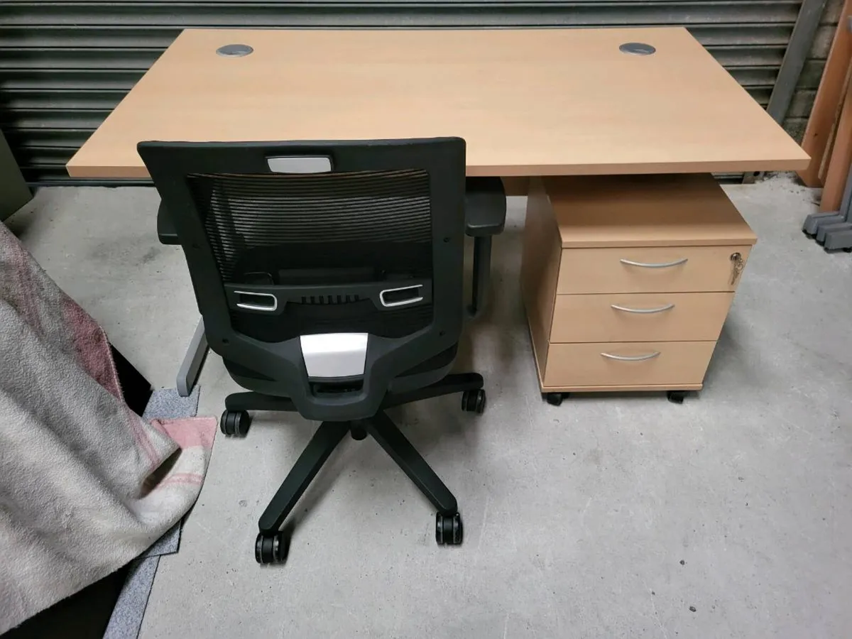 Excellent Quality Office Sets. Mint Condition - Image 4