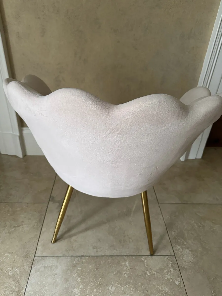 Pink Scallop Vekvet Chair & Holywood Mirror - Image 2