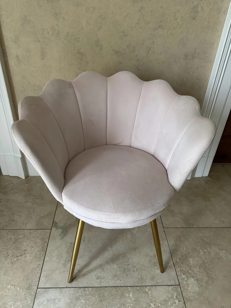 Pink Scallop Vekvet Chair & Holywood Mirror - Image 3