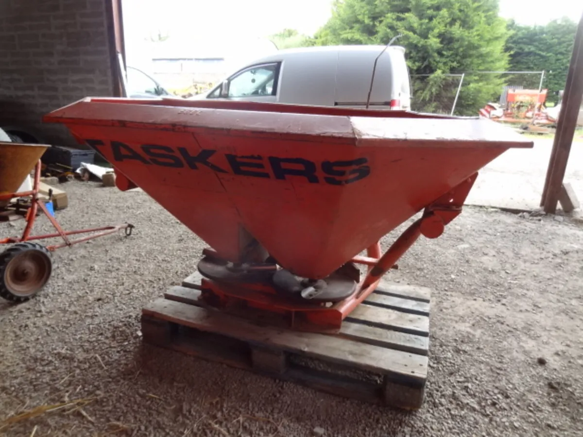 Amazone  Fertiliser Spreader - Image 4