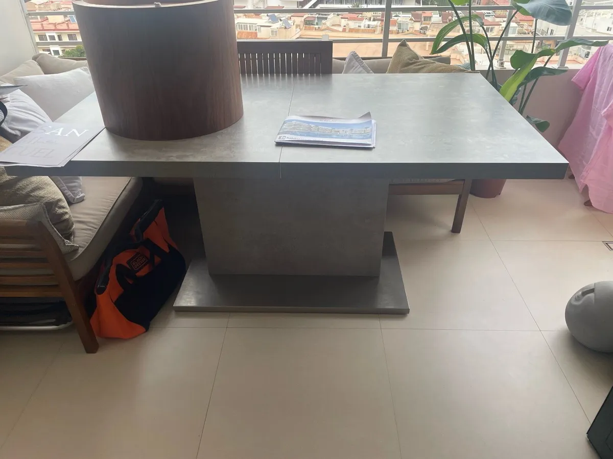 Dining table - Image 2