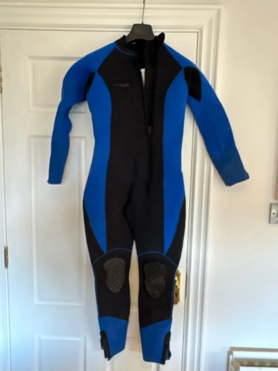 Women diving 5-7mm wetsuits and weights - Image 1