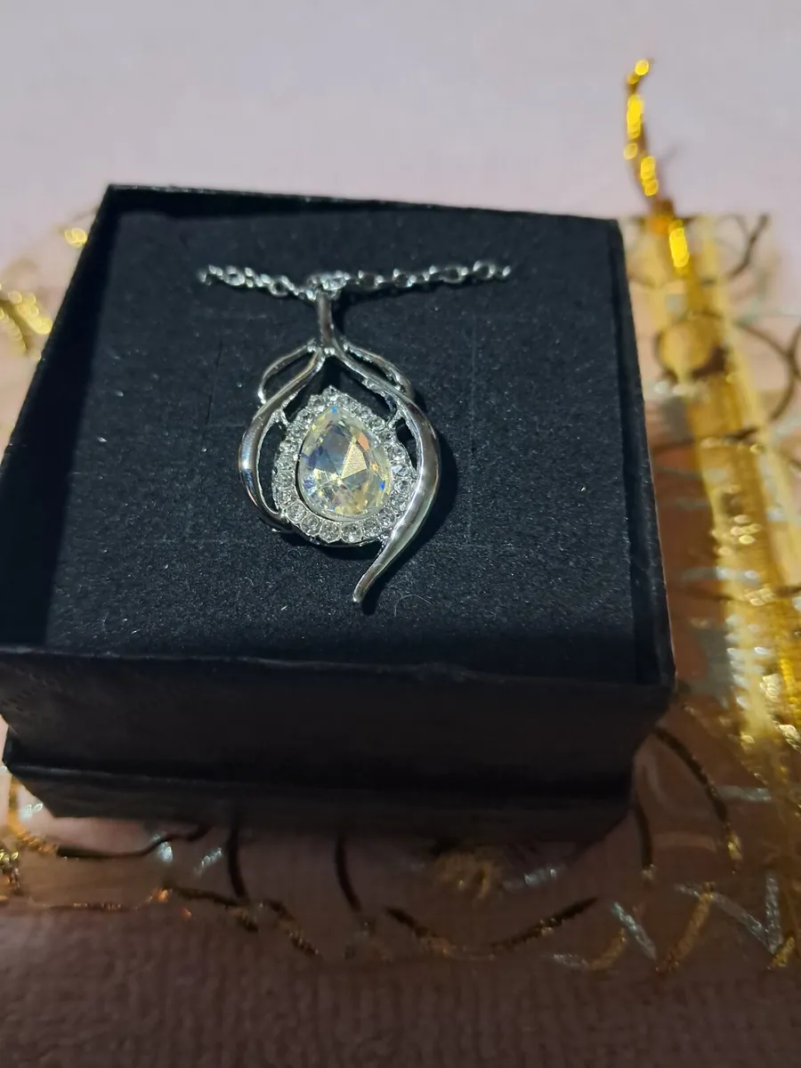 Jewellery - Image 1