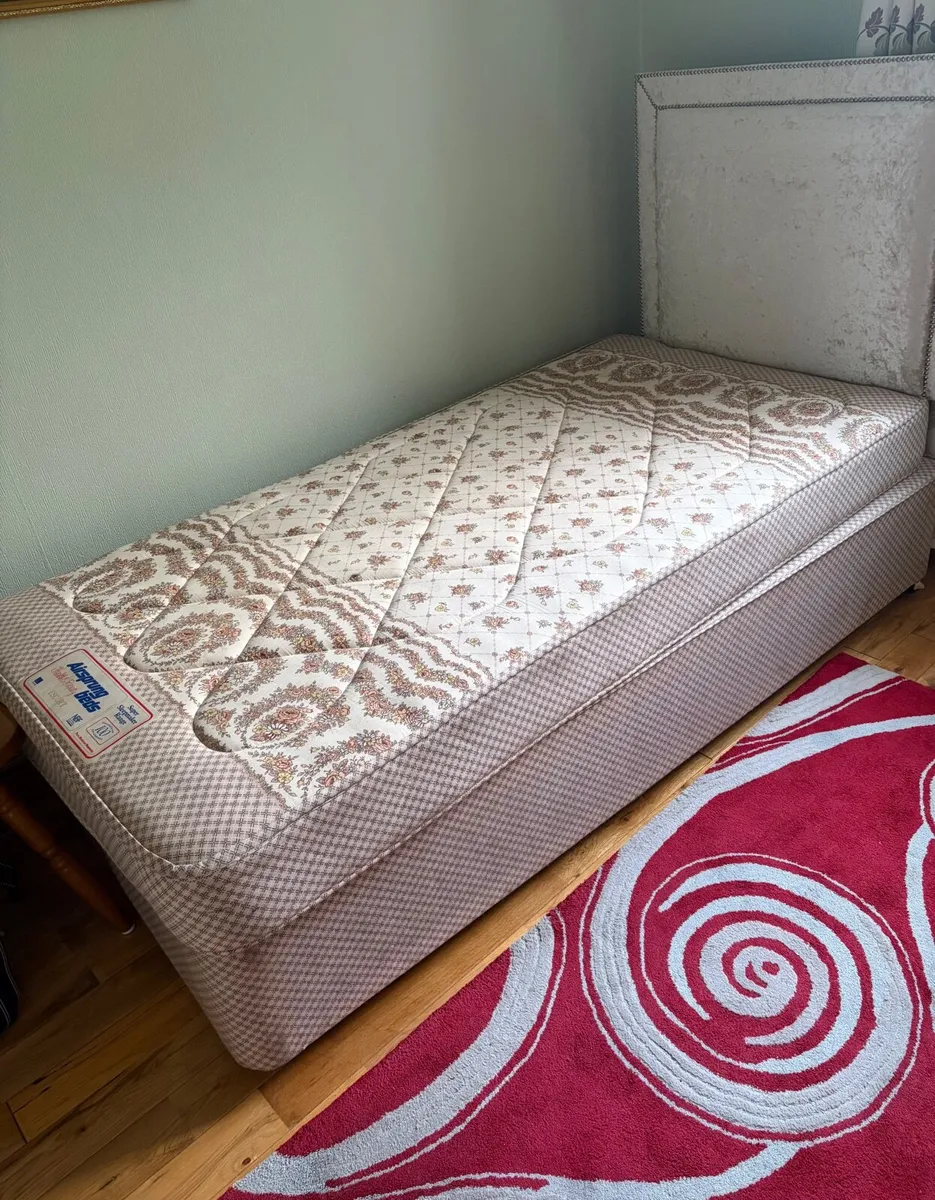 Two Single beds - Image 4