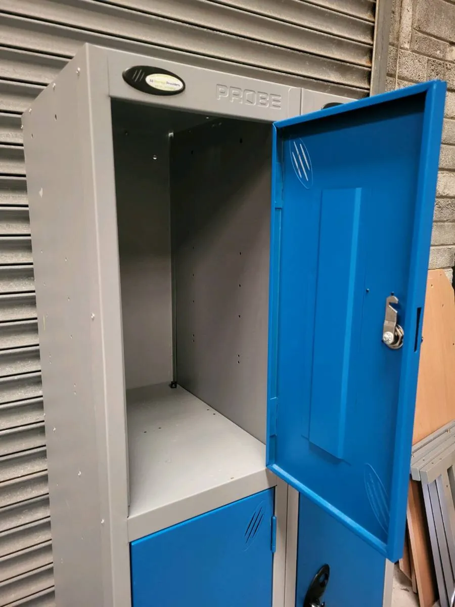 Bank Of 6 Extra Deep Lockers. Excellent Condition. - Image 4
