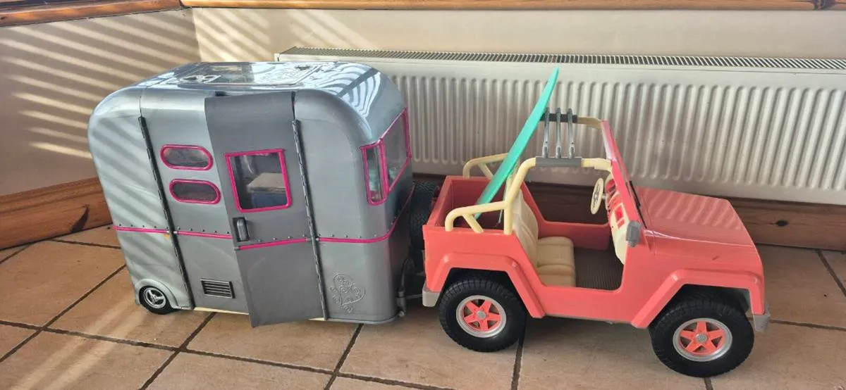 Toy car and caravan - Image 1