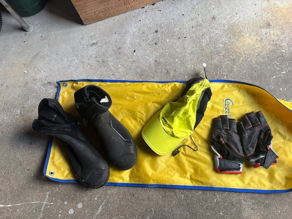 Sailing equipment - Image 1