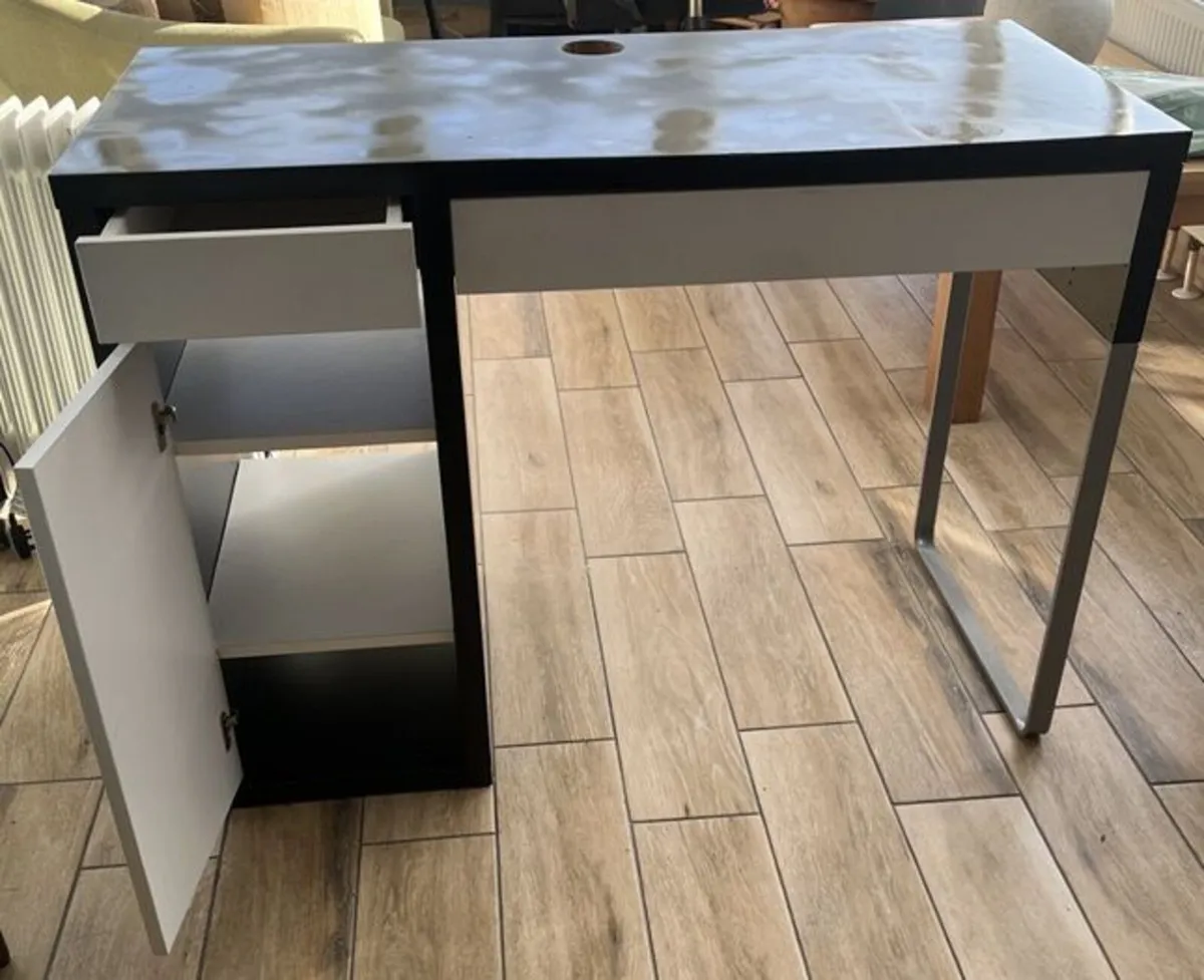 Desk and chair - Image 4