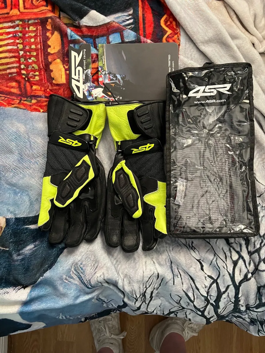 Brand new motorbike gloves - Image 2