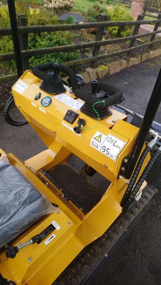 BOBDOG TRACKED MINI SKIDSTEER - Image 4