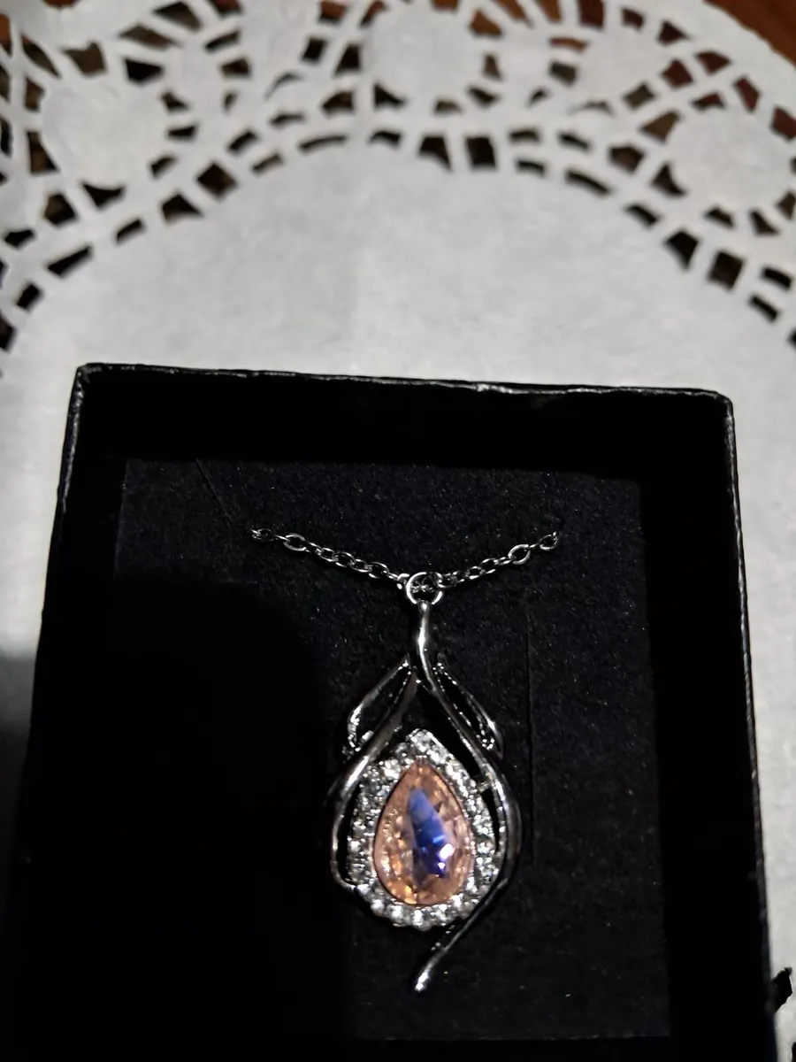 Jewellery - Image 1