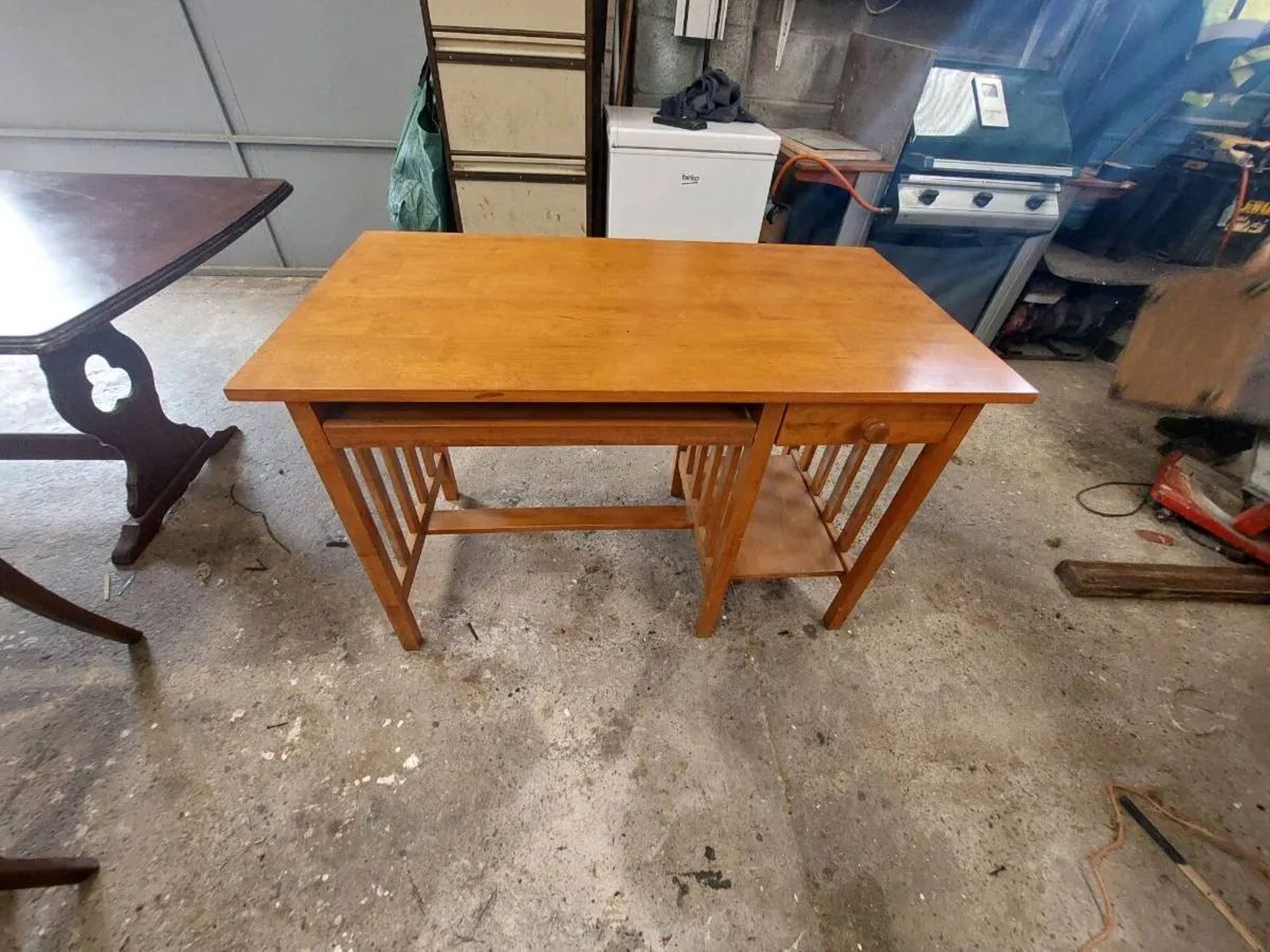 Computer Desk - Image 1