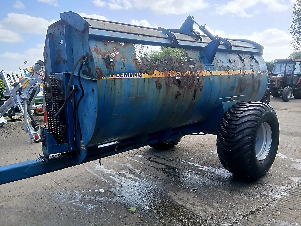 S/H (2010) FLEMING MS1000 DUNG SPREADER - Image 2