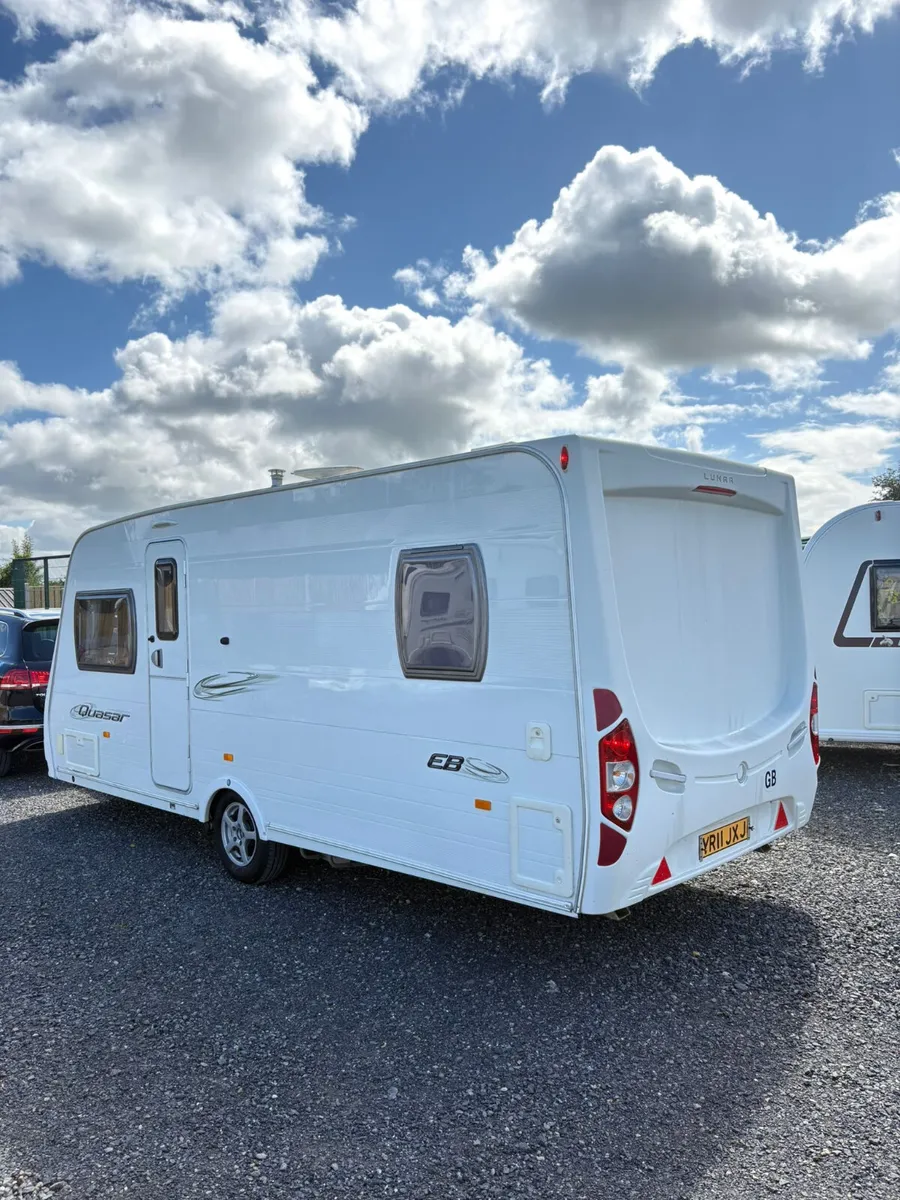 Lunar Quasar 4 Berth Fixed Bed Caravan - Image 3