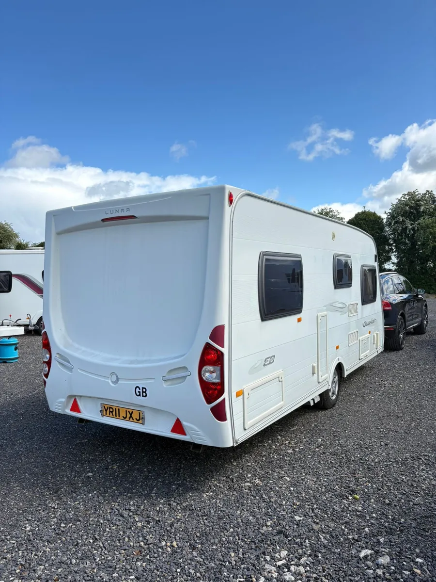 Lunar Quasar 4 Berth Fixed Bed Caravan - Image 4
