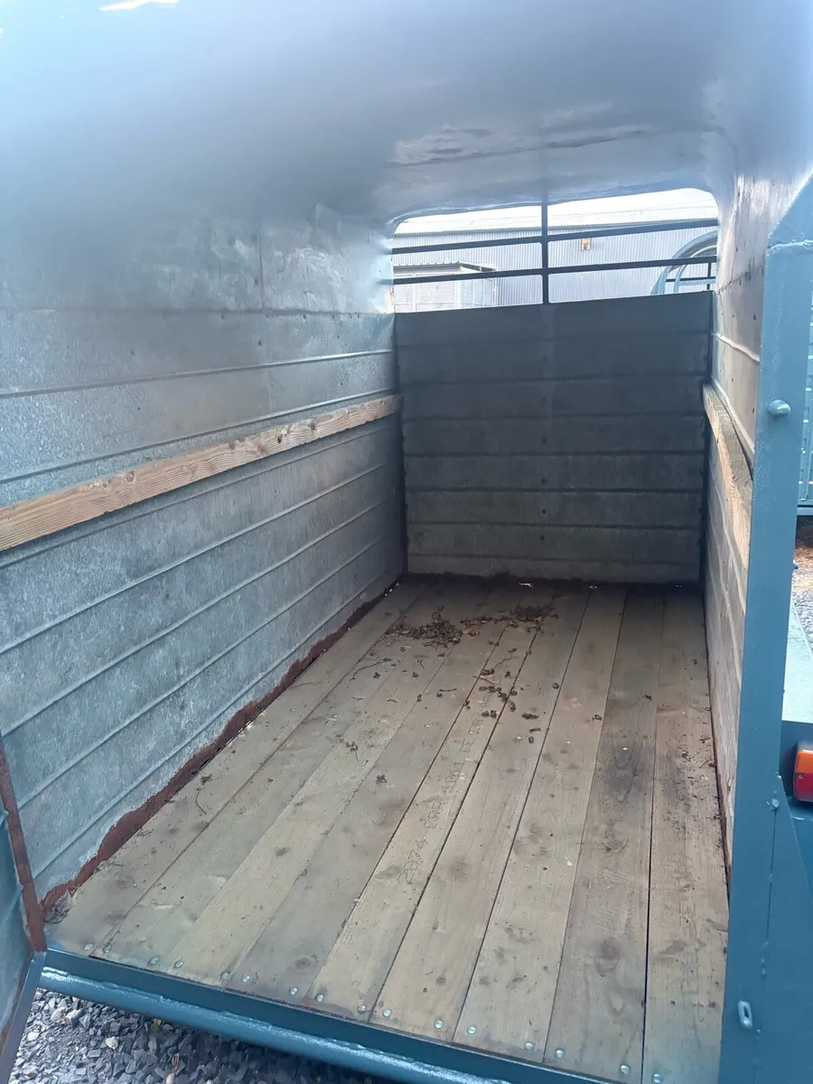 Cattle box - Image 2