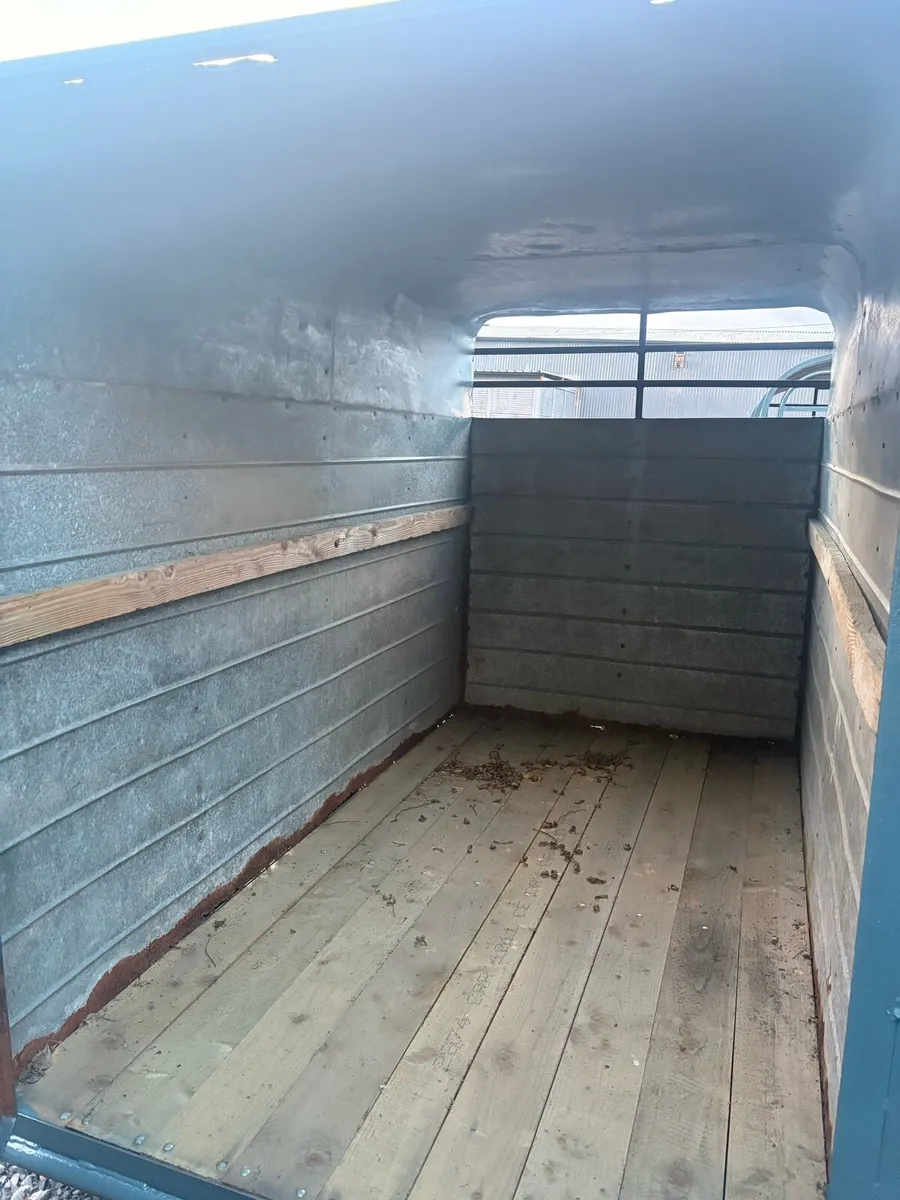Cattle box - Image 3