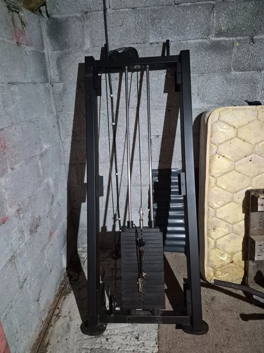 Lat pulldown/ Low row cable machine - Image 3