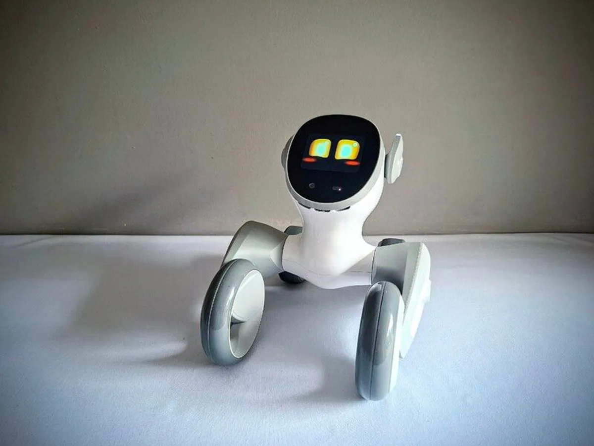 Loona robot pet - Image 4