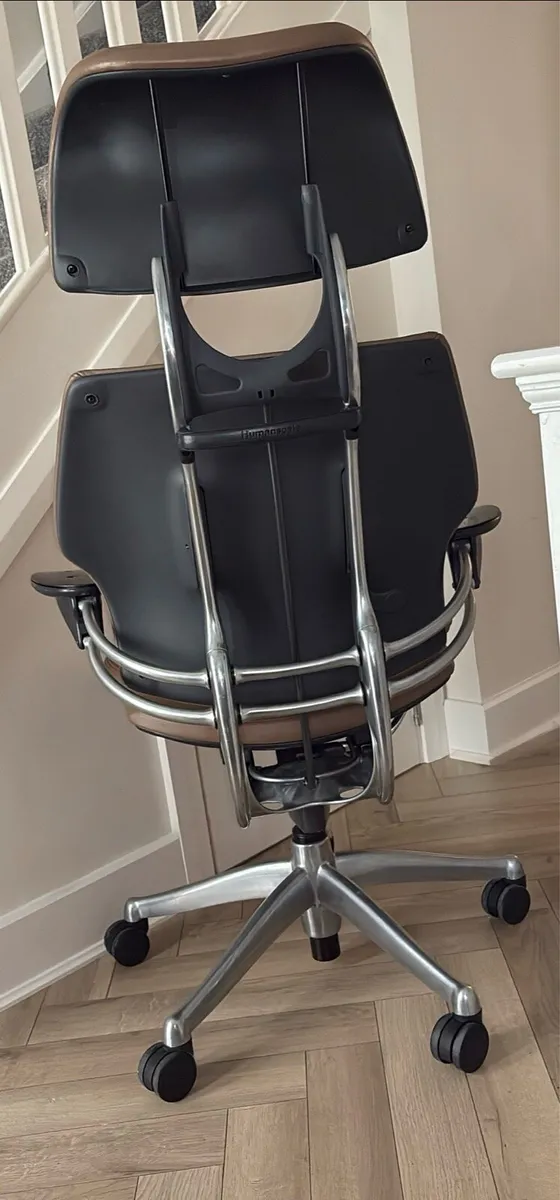 Humanscale Freedom Headrest Executive Chair - Image 2