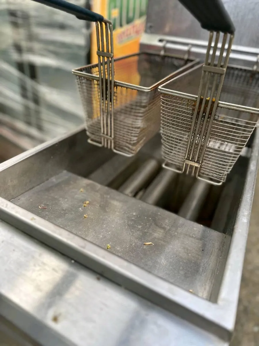 Commercial Natural Gas deep fryer - Image 2