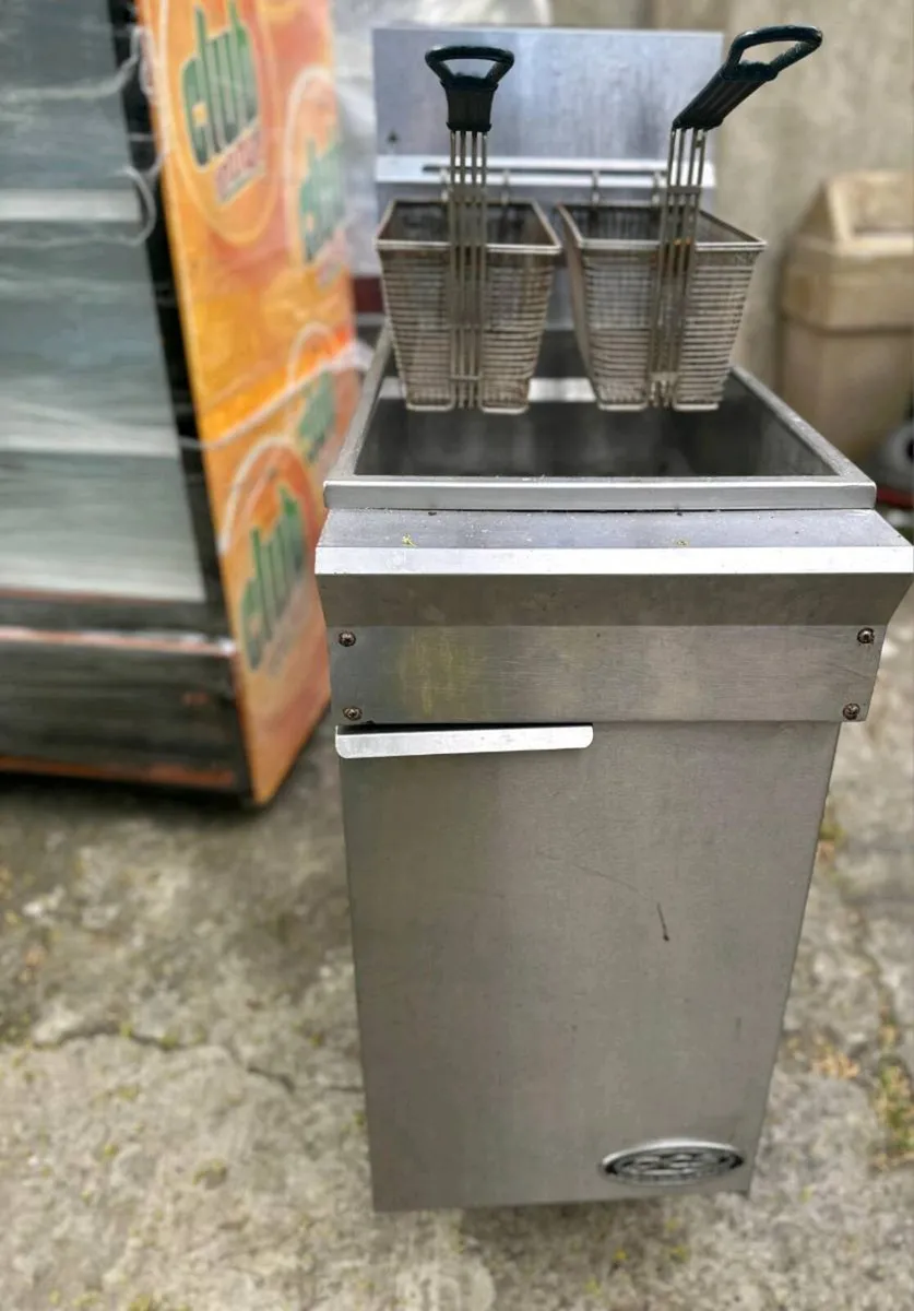 Commercial Natural Gas deep fryer - Image 3