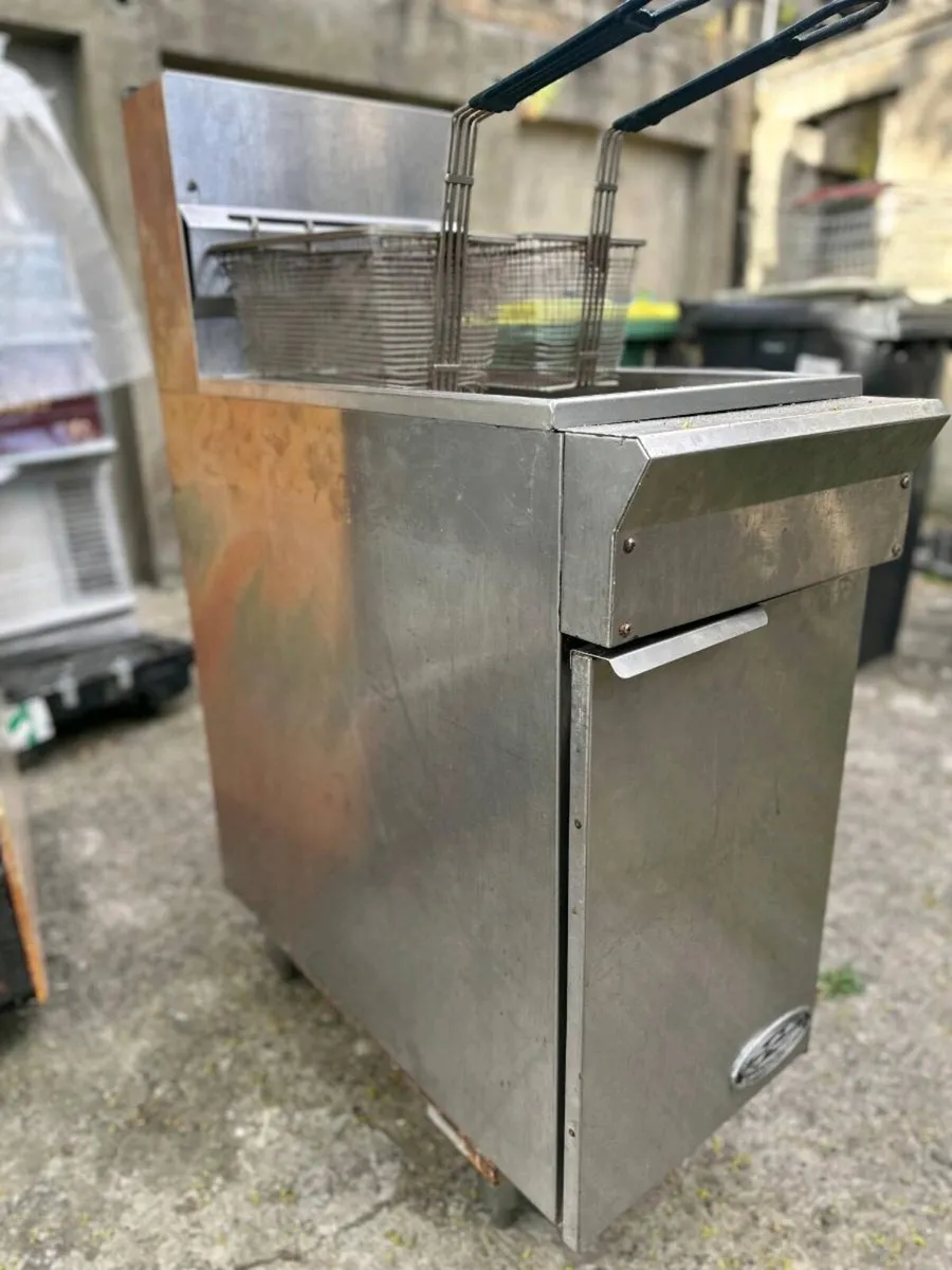 Commercial Natural Gas deep fryer - Image 4