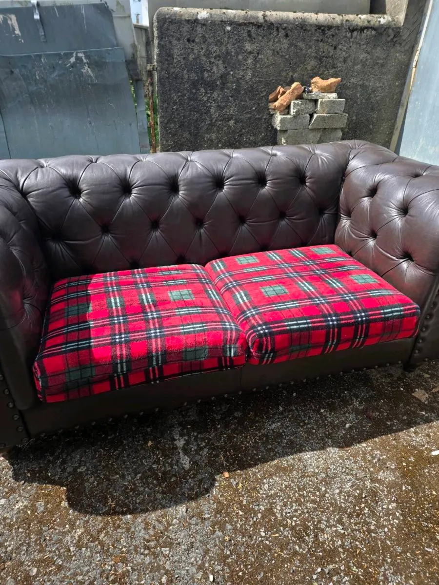 Chesterfield sofa - Image 1