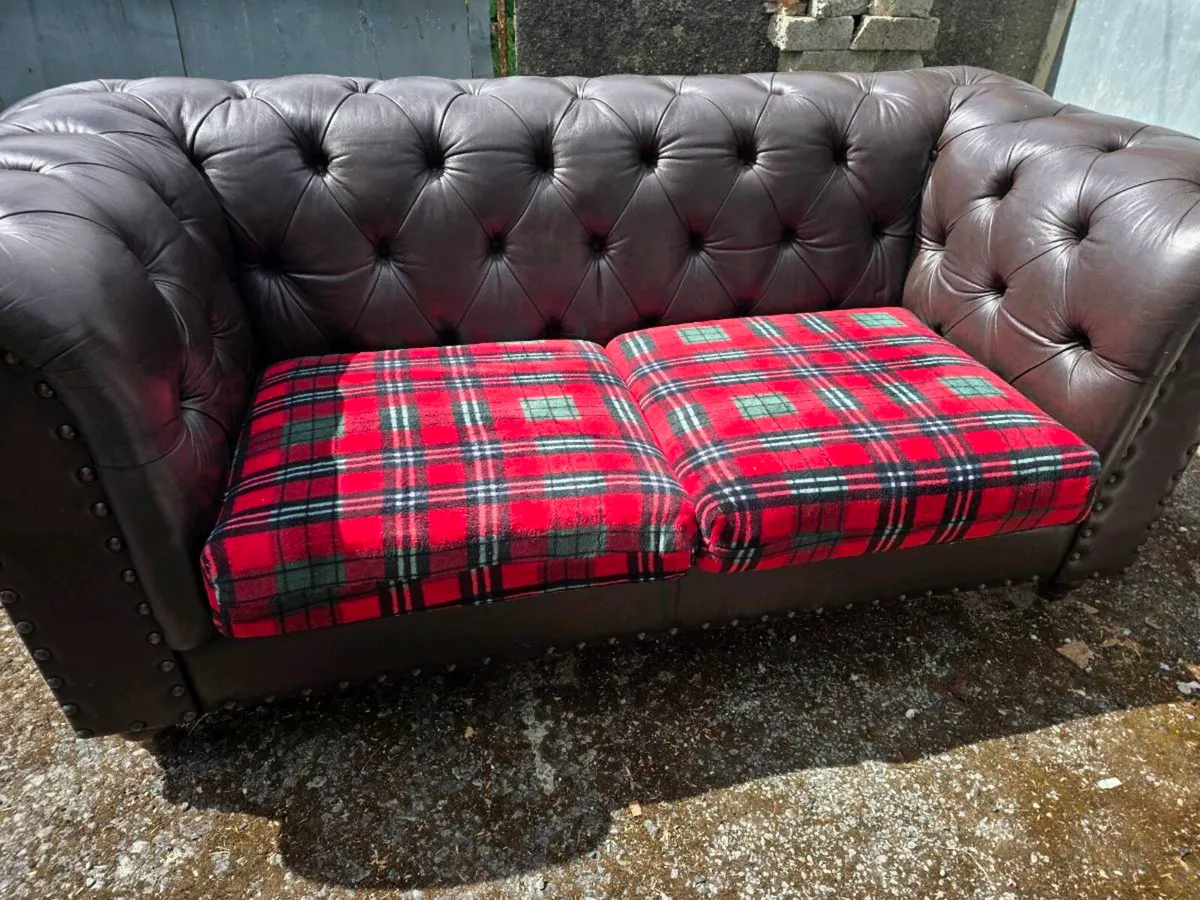 Chesterfield sofa - Image 2