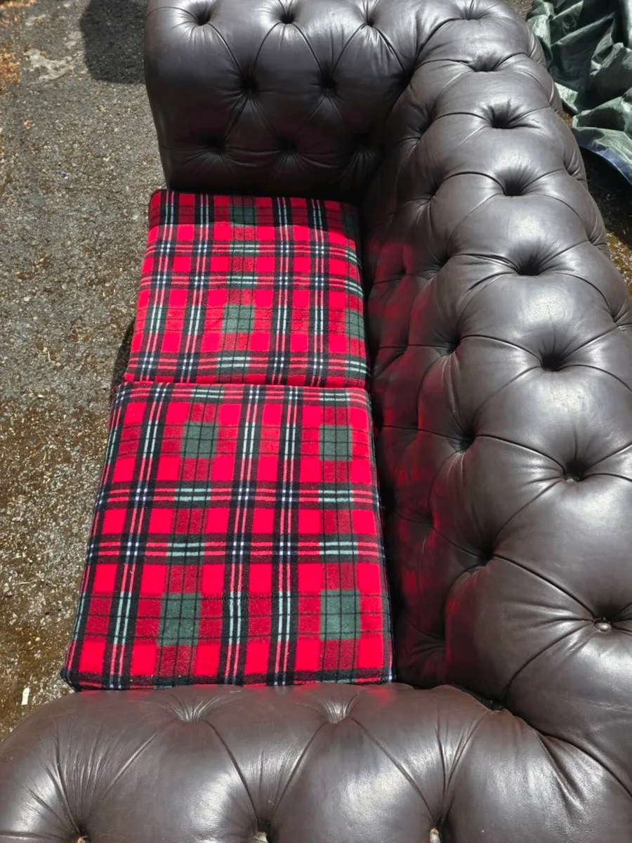 Chesterfield sofa - Image 3