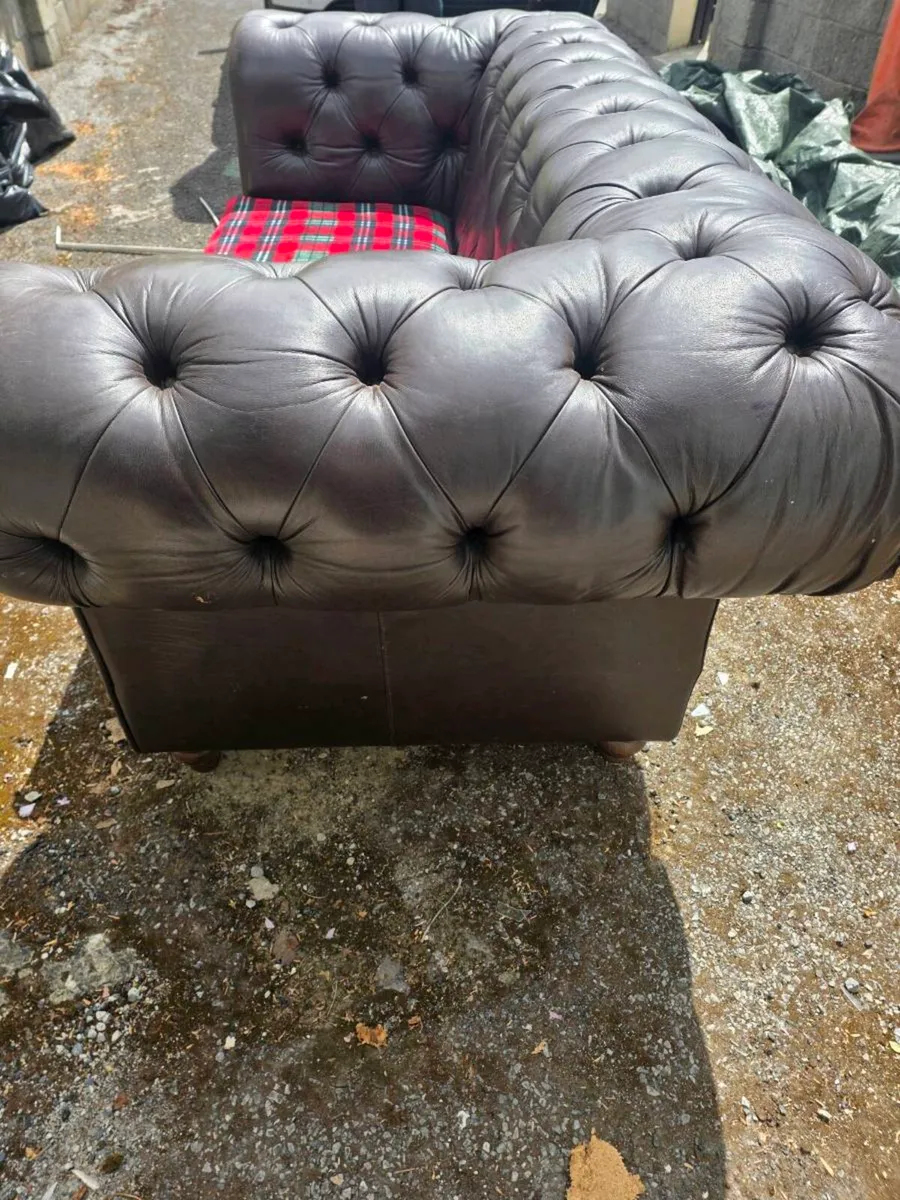 Chesterfield sofa - Image 4