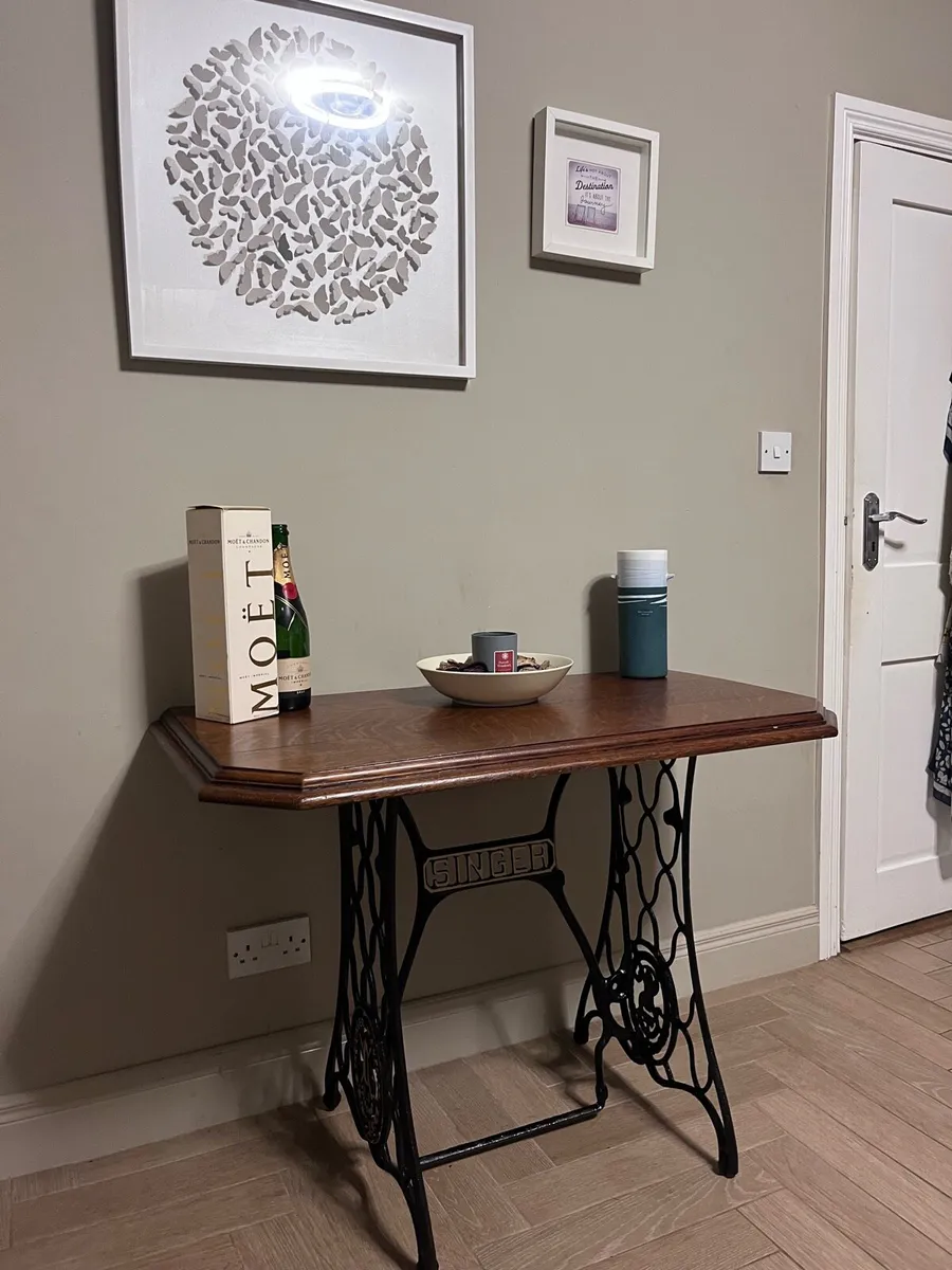 Bespoke oak singer table - Image 2